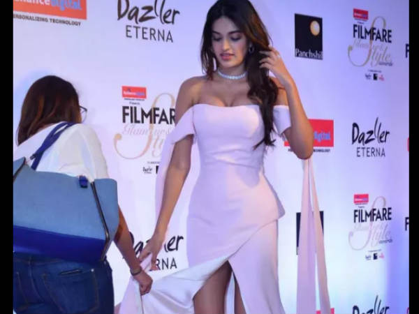 nidhhi agerwal oops moment at filmfare awards