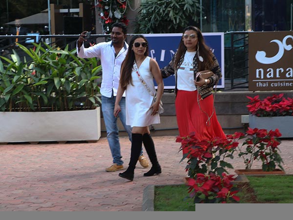 rani mukerji with vaibhavi merchant