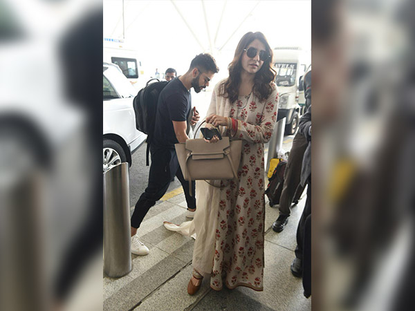 anushka virat at delhi airport after reception anushka virat at delhi airport after reception