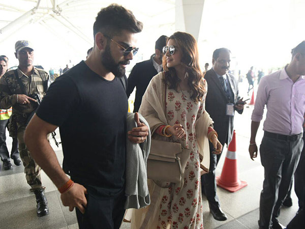 anushka virat at delhi airport after reception anushka virat at delhi airport after reception