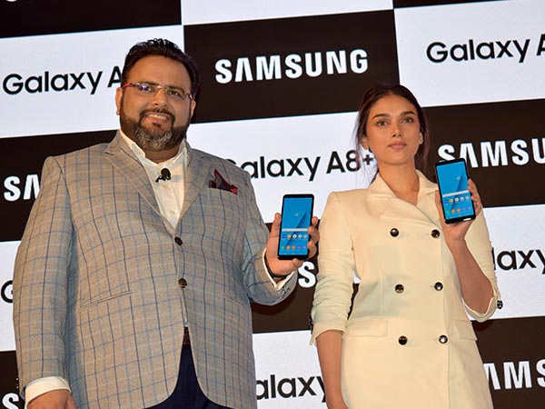 aditi rao hydari at phone launch event
