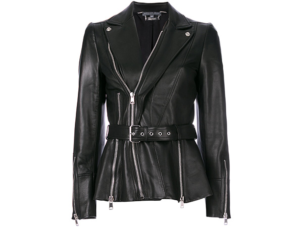 priyanka chopra setting new fashion goals during quantico shoot