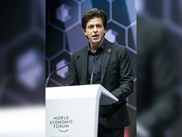 shah rukh khan got awarded at world economic forum