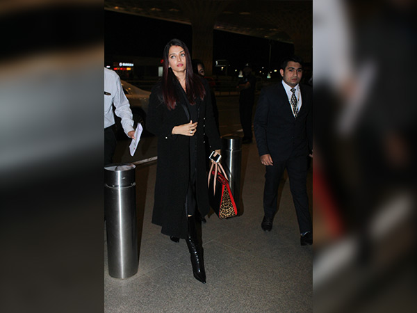 aishwarya rai bachchan at the airport aishwarya rai bachchan at the airport