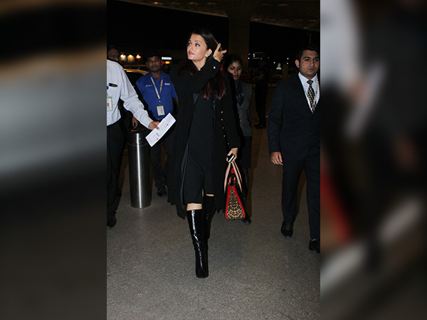aishwarya rai bachchan at the airport aishwarya rai bachchan at the airport