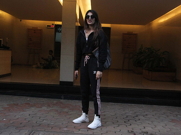 nidhhi agerwal latest gym look nidhhi agerwal latest gym look