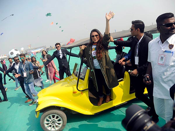 rani mukerji starts promoting hichki in style