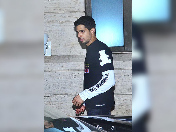 sidharth malhotra celebrated his birthday in mumbai