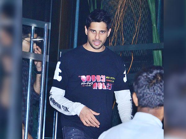 sidharth malhotra celebrated his birthday in mumbai