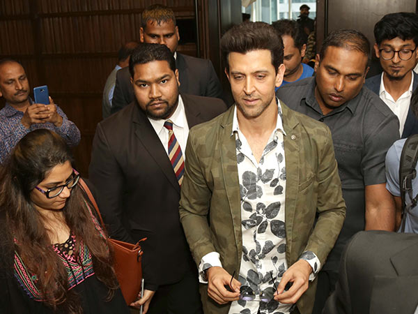 hrithik roshan at rado store launch at the delhi airport