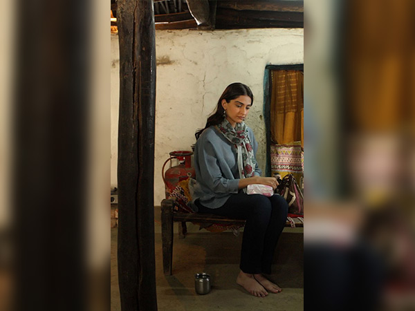 sonam kapoor look in padman