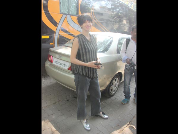 kalki koechlin wearing casuals at mehboob studio