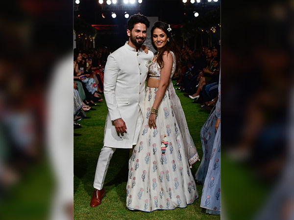 shahid kapoor mira rajput as anita dongre showstoppers