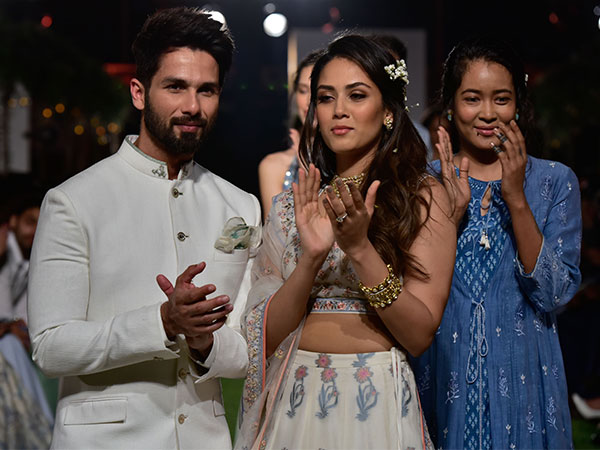 shahid kapoor mira rajput as anita dongre showstoppers