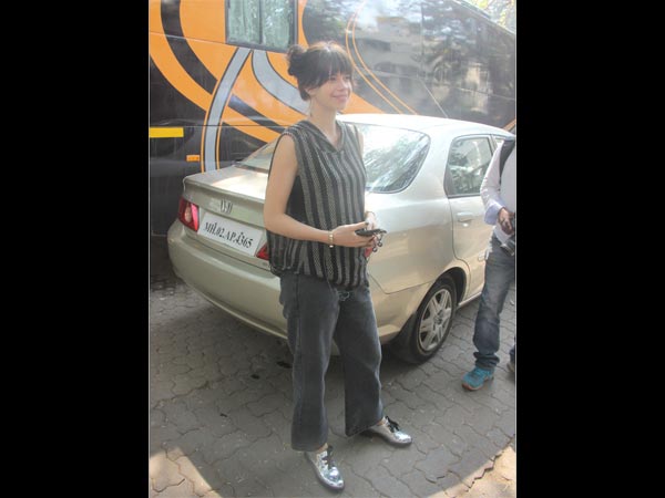 kalki koechlin wearing casuals at mehboob studio