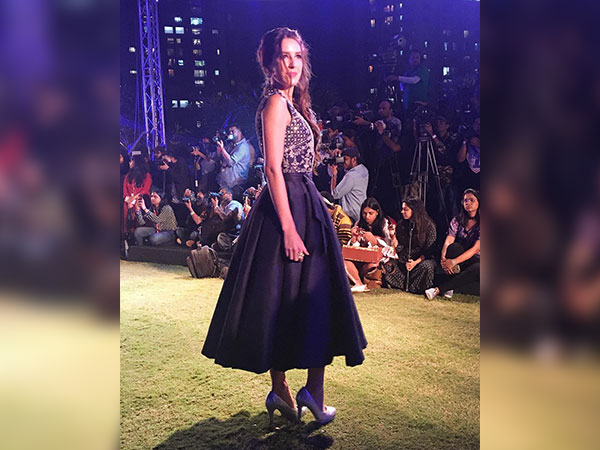 isabella kaif at lakme fashion week