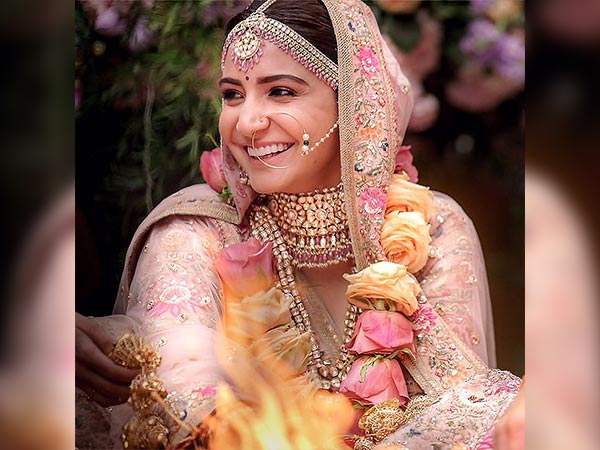 sushmita sen wears a similar look as anushka sharma