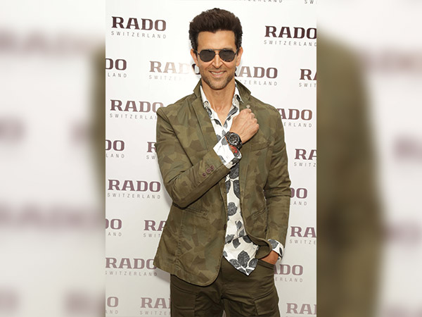 hrithik roshan at rado store launch at the delhi airport