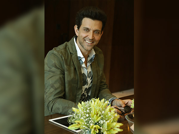 hrithik roshan at rado store launch at the delhi airport