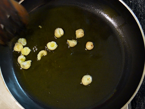 Makhana Chikki Recipe