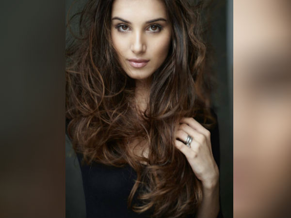 Sizzling Pics of Tara