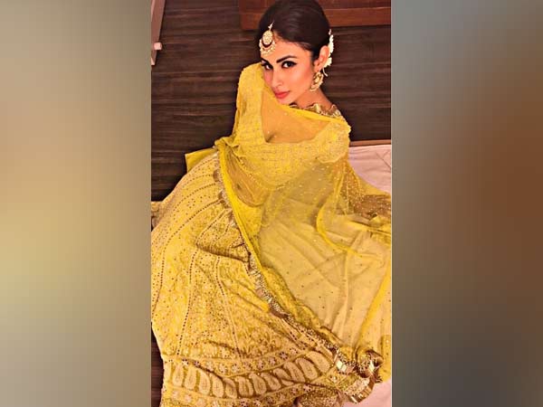 Mouni Roy fashion