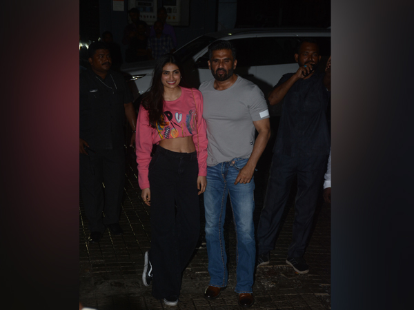 Athiya and Suniel Shetty