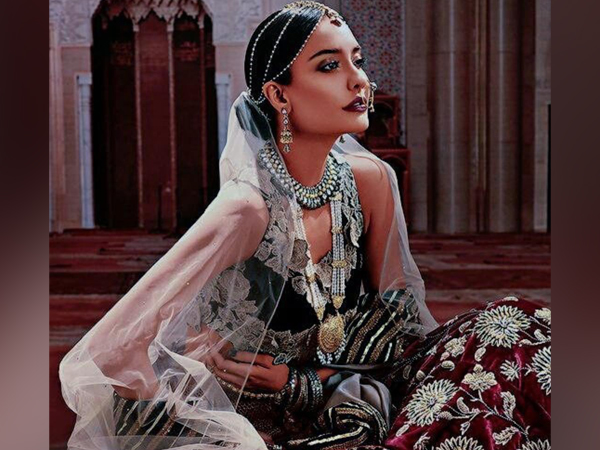 Lisa Haydon birthday