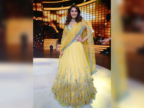  Madhuri Dixit traditional fashion