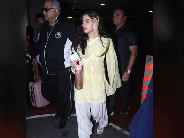 Janhvi Kapoor Traditional Look