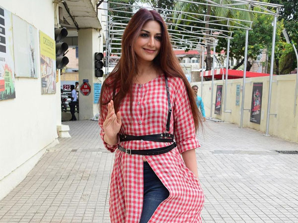 Sonali Bendre Style