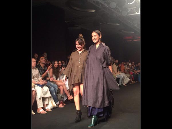 Manisha Koirala style