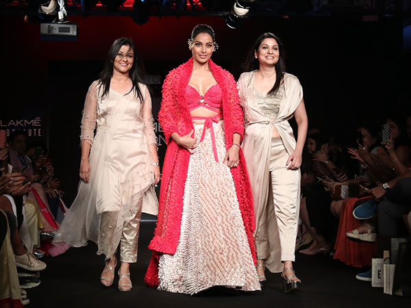 Bipasha Basu showstopper Bipasha Basu showstopper