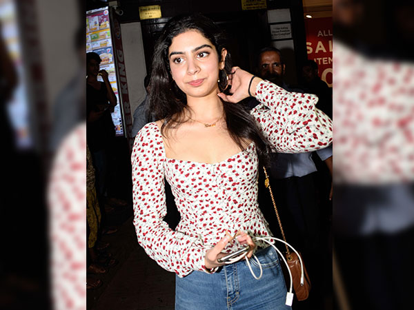 Khushi Kapoor Janhvi Kapoor
