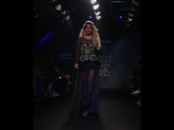 Lisa Haydon showstopper