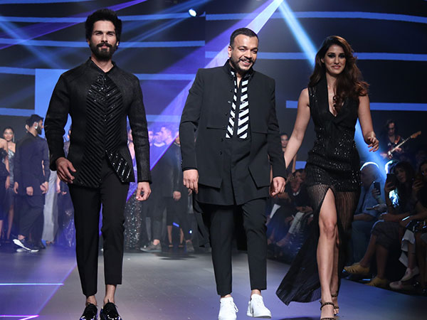 Shahid Kapoor Disha Patani LFW 2018
