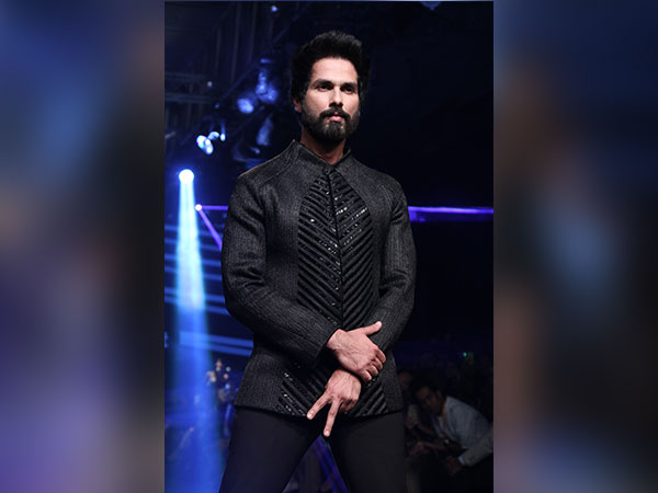 Shahid Kapoor Disha Patani LFW 2018