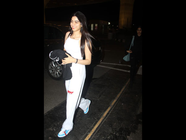 Khushi Kapoor fashion