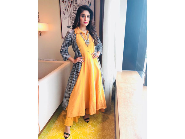  Kritika Kamra Mitron