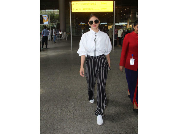 Mouni Roy Airport Look