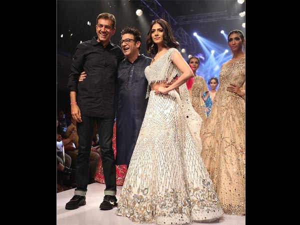  Malavika Mohanan Suneet Varma