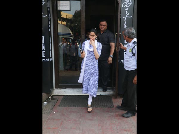 Janhvi Kapoor ethnic clothes