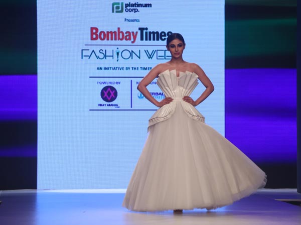 Mouni Roy showstopper