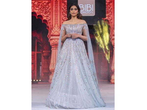  Sonam Kapoor Traditional Looks