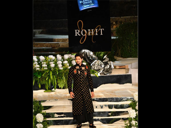 Sidharth Malhotra Showstopper