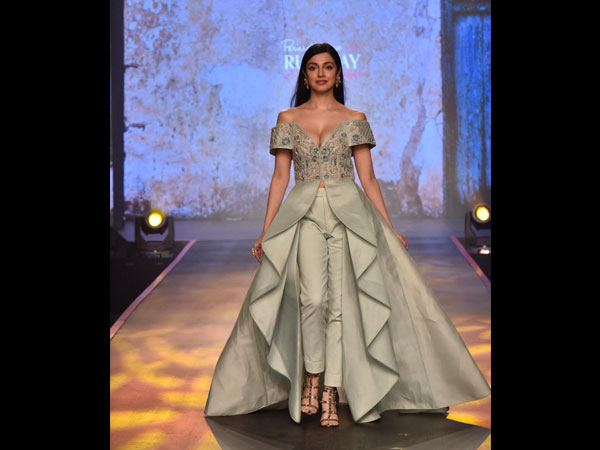 Divya Khosla Kumar Showstopper
