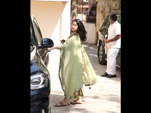 Janhvi Kapoor News