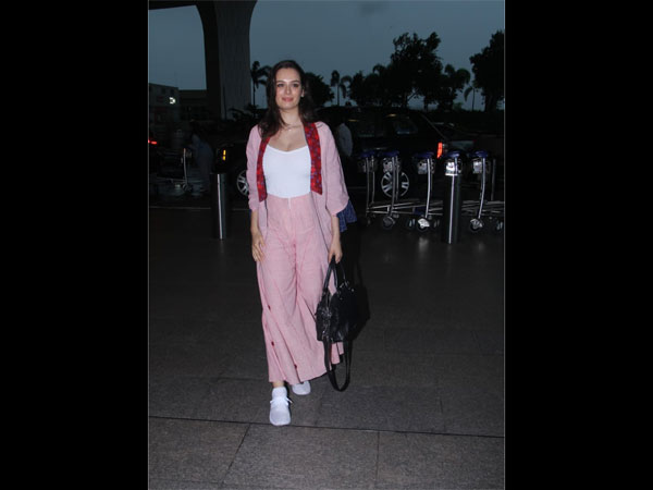 Evelyn Sharma Airport Look