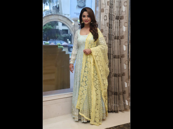 Adaa Khan Fashion