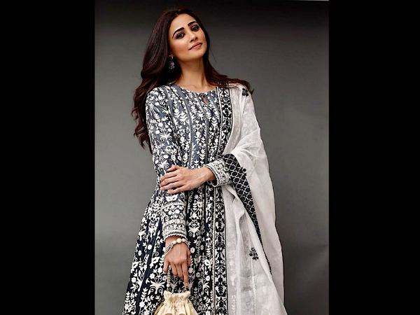 Bollywood Divas In Ethnic Outfits